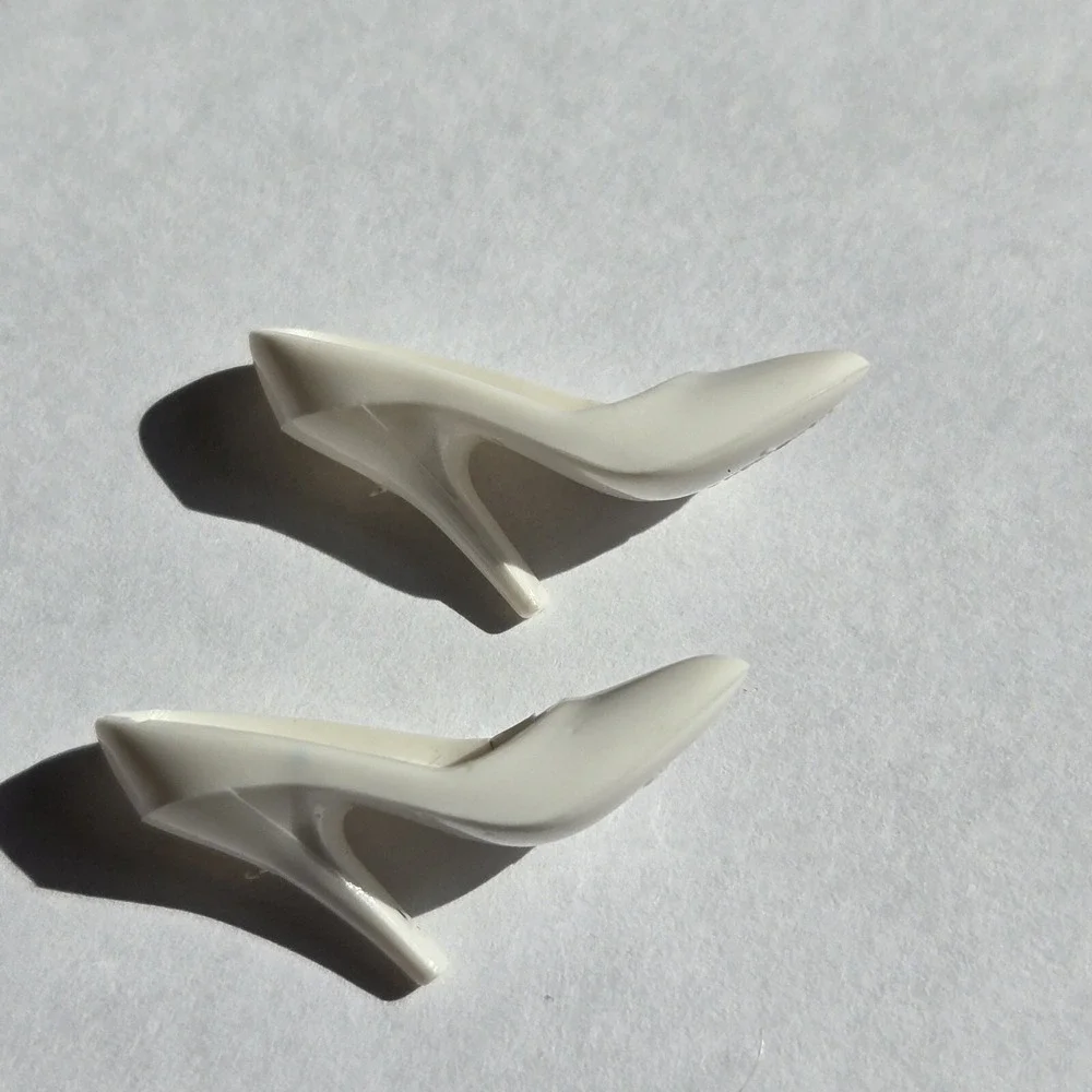 Vintage Barbie White BONE ECRU Closed Toe Heels Pumps Shoes 1960s Hong‎ Kong
